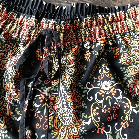Bohemian print shorts with expandable waist - Picture 2 of 3